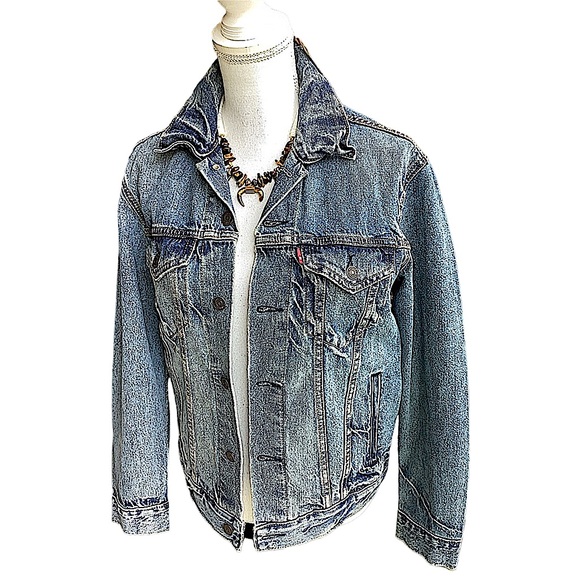 Levi's Jackets & Blazers - NWT Levi’s Classic Denim Jacket. B13